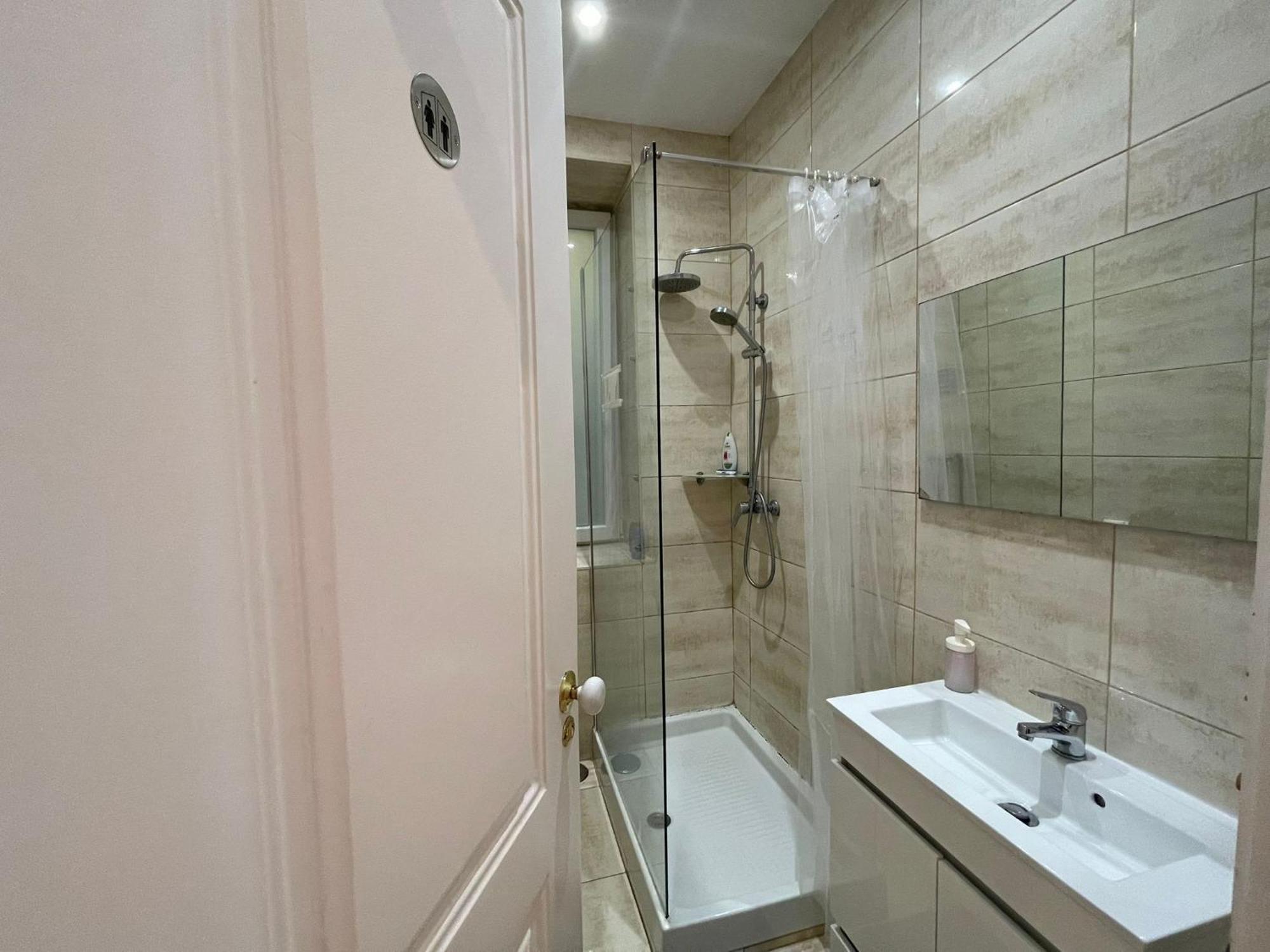 Embassy Arriaga Private Elegance Rooms In Stylish Shared Apartment Lisboa Exterior foto