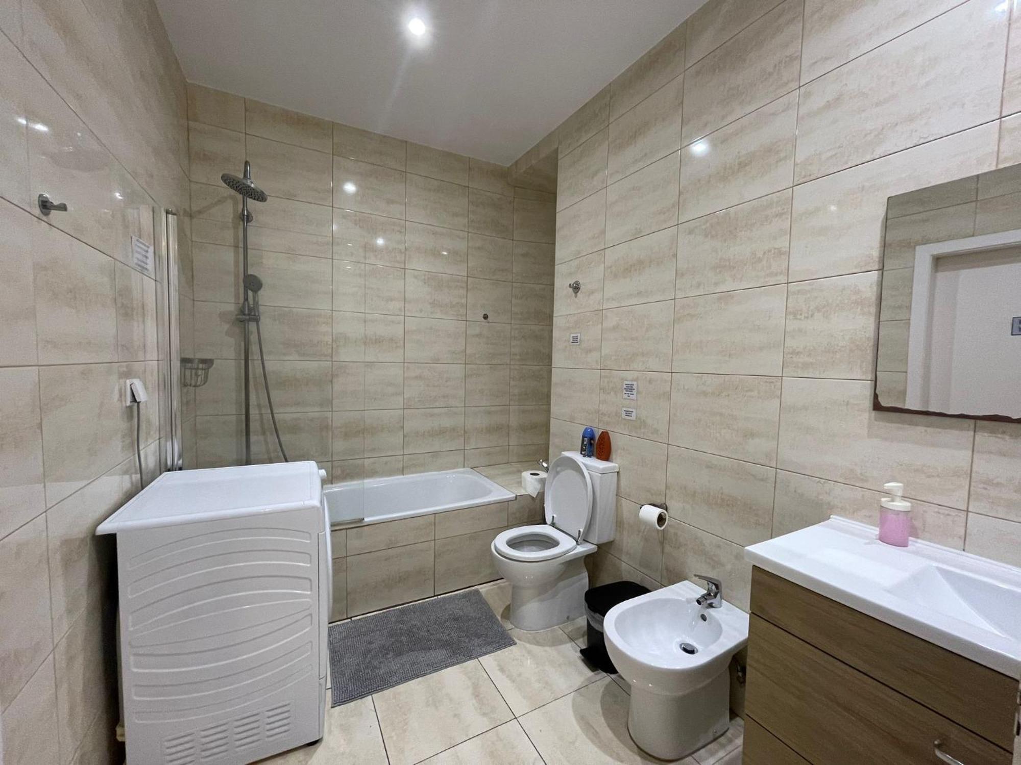 Embassy Arriaga Private Elegance Rooms In Stylish Shared Apartment Lisboa Exterior foto